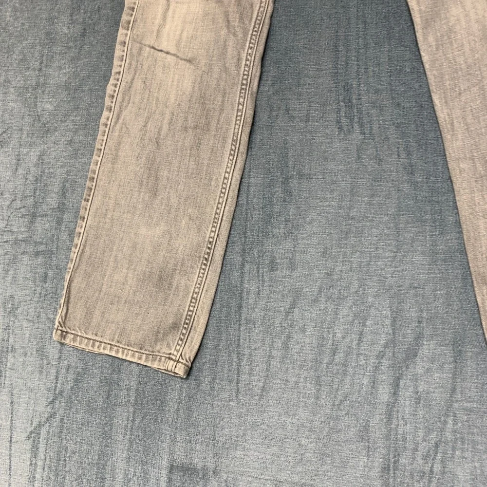 Vintage Levi's 514 Jeans Mens 30x30 Gray Denim All Day Comfort Light Wash Y2K